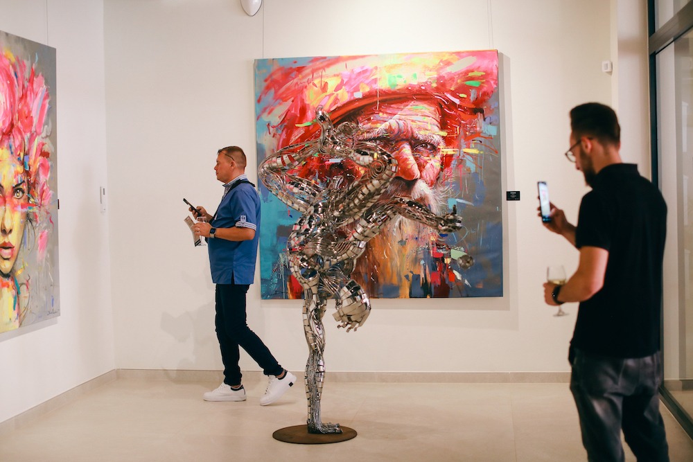 Image gallery image
